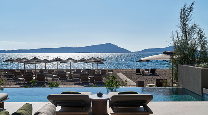 W Costa Navarino